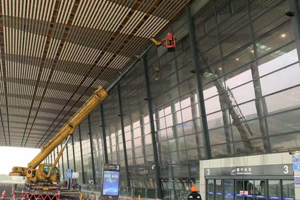 安溪玻璃幕墙维护和保养